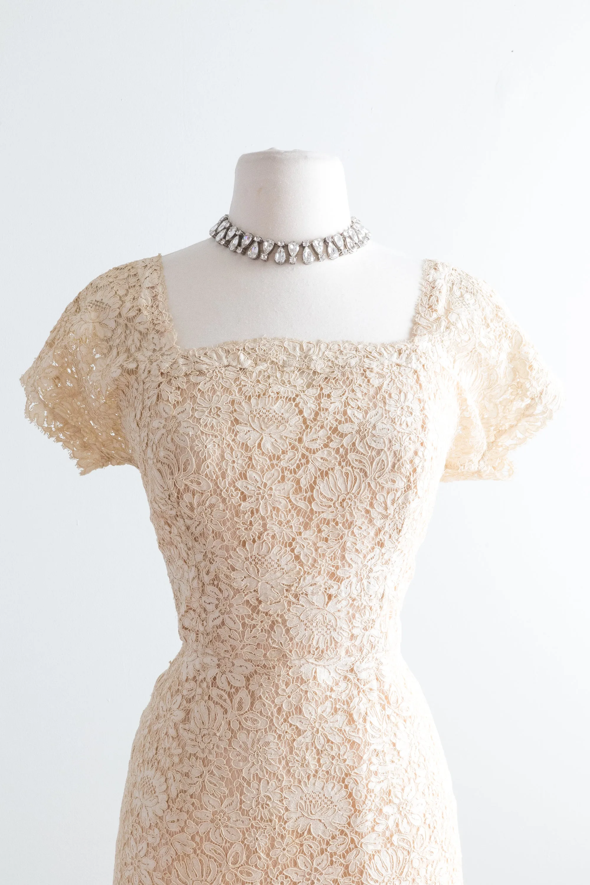 1950's Fine French Lace Cream Cocktail Dress by Milmont / Waist 28