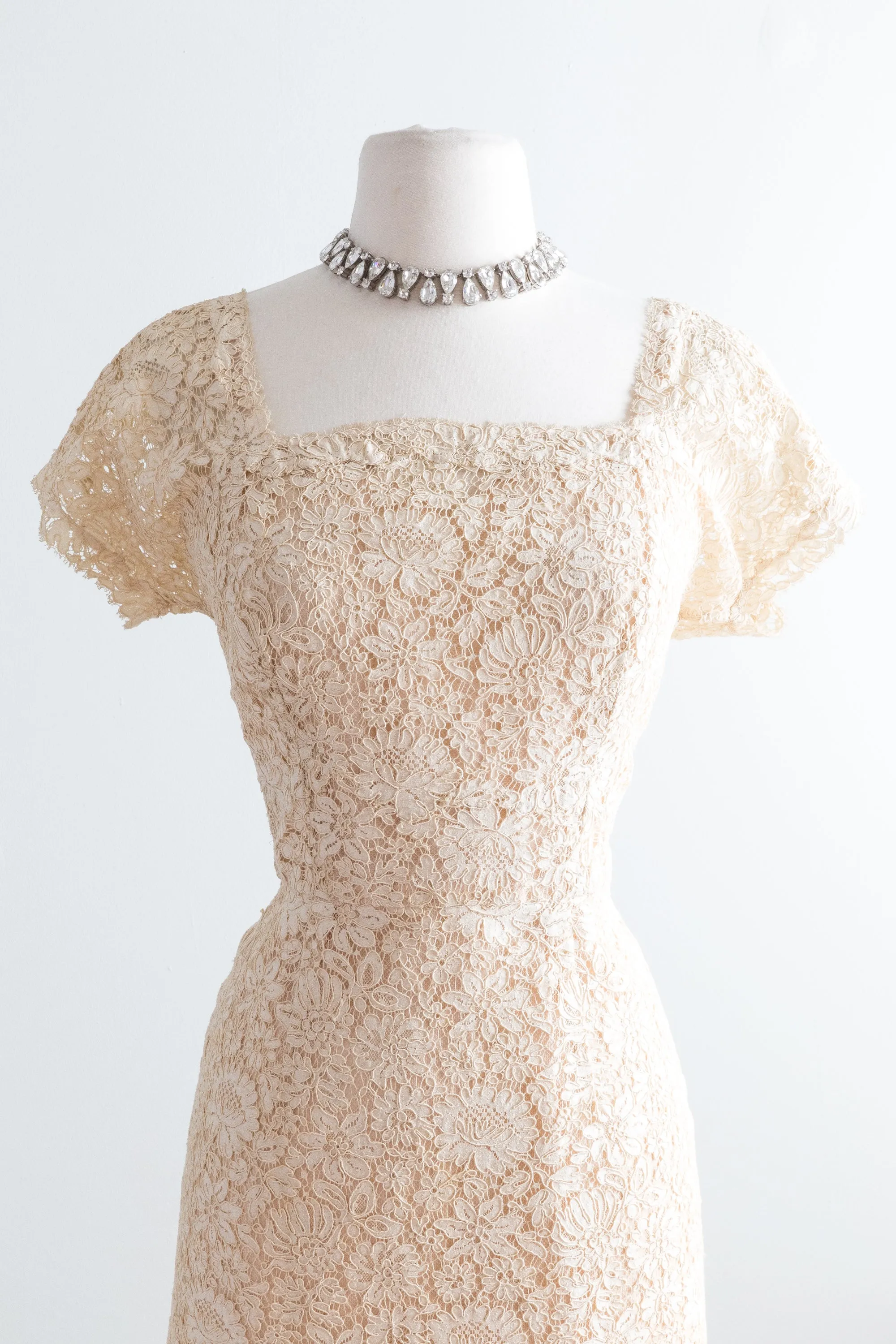 1950's Fine French Lace Cream Cocktail Dress by Milmont / Waist 28