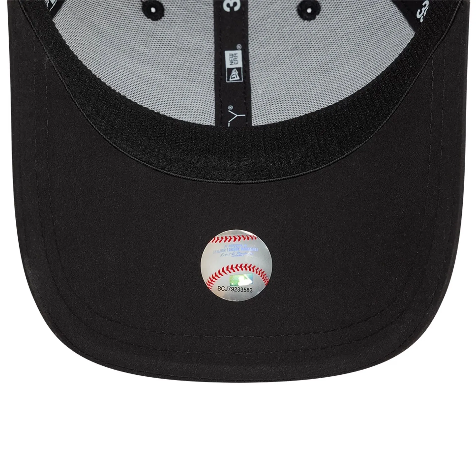 Chicago White Sox Tech Nylon Black 39THIRTY Stretch Fit Cap