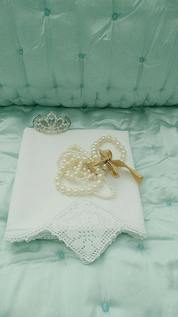 EXQUISITE VINTAGE HEIRLOOM CROCHETED BY HAND LACE SCALLOPED DIAMONDS PILLOW CASE - 1 INDIVIDUAL PILLOW CASE