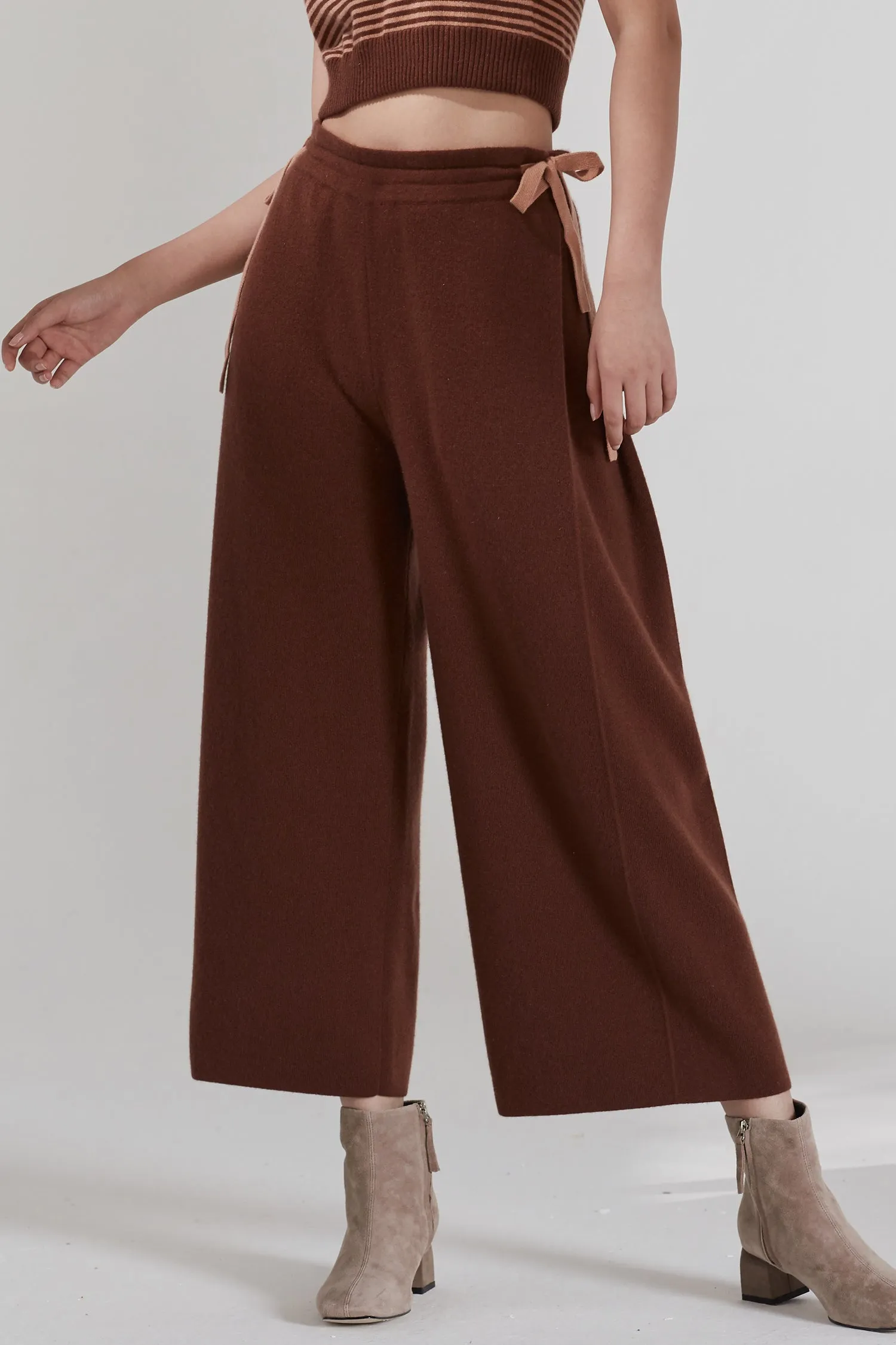 Extra thick 100% cashmere straight cut cropped trousers