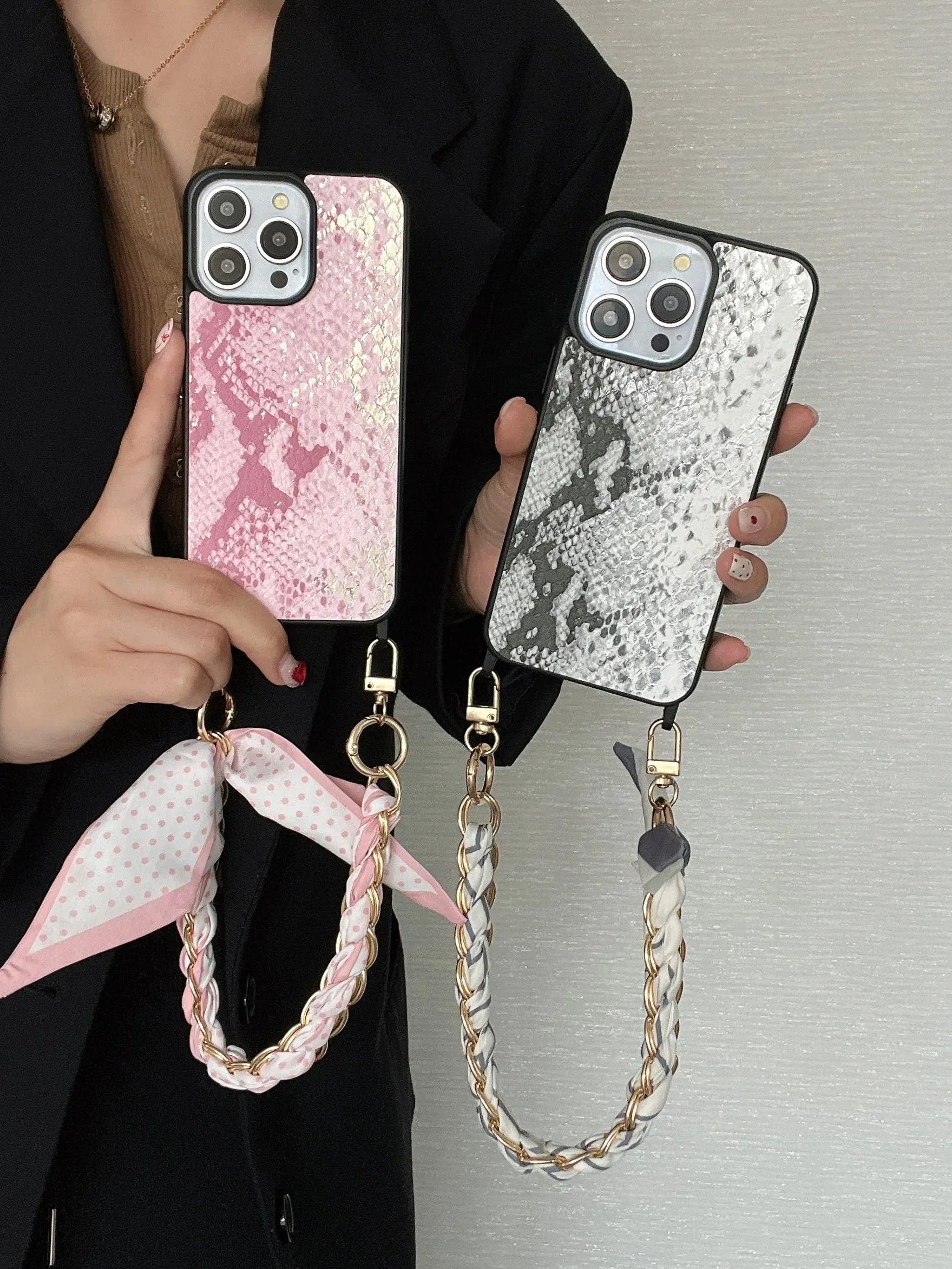 Snake Skin Holograpic iPhone Case With Anti Fall Hand Bracelet