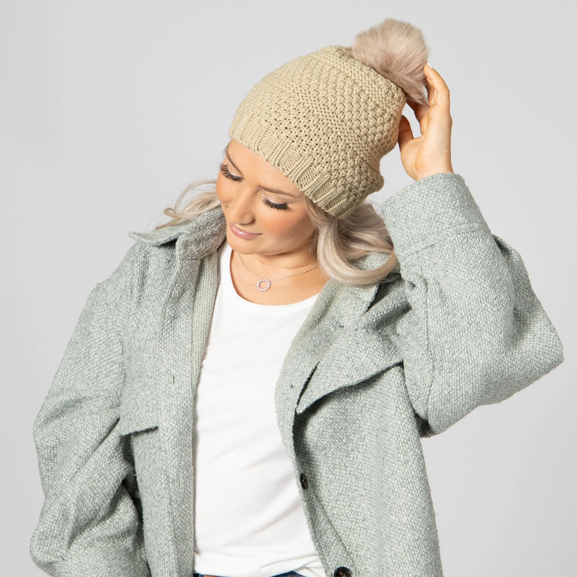 Women's Knit Beanie w/Faux Fur Pom