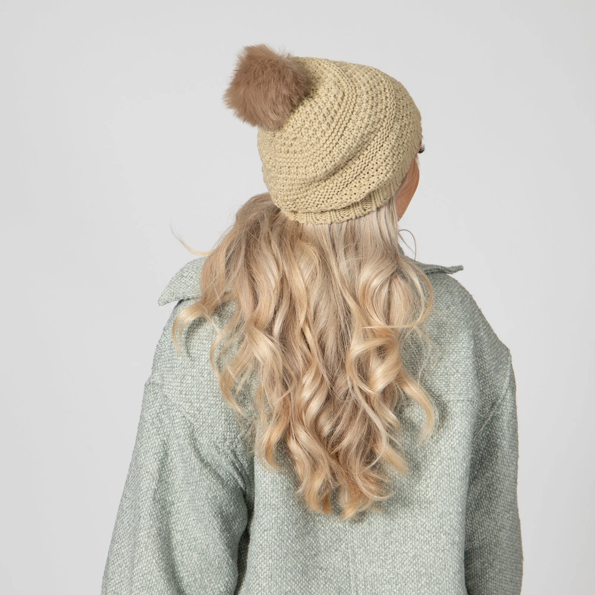 Women's Knit Beanie w/Faux Fur Pom