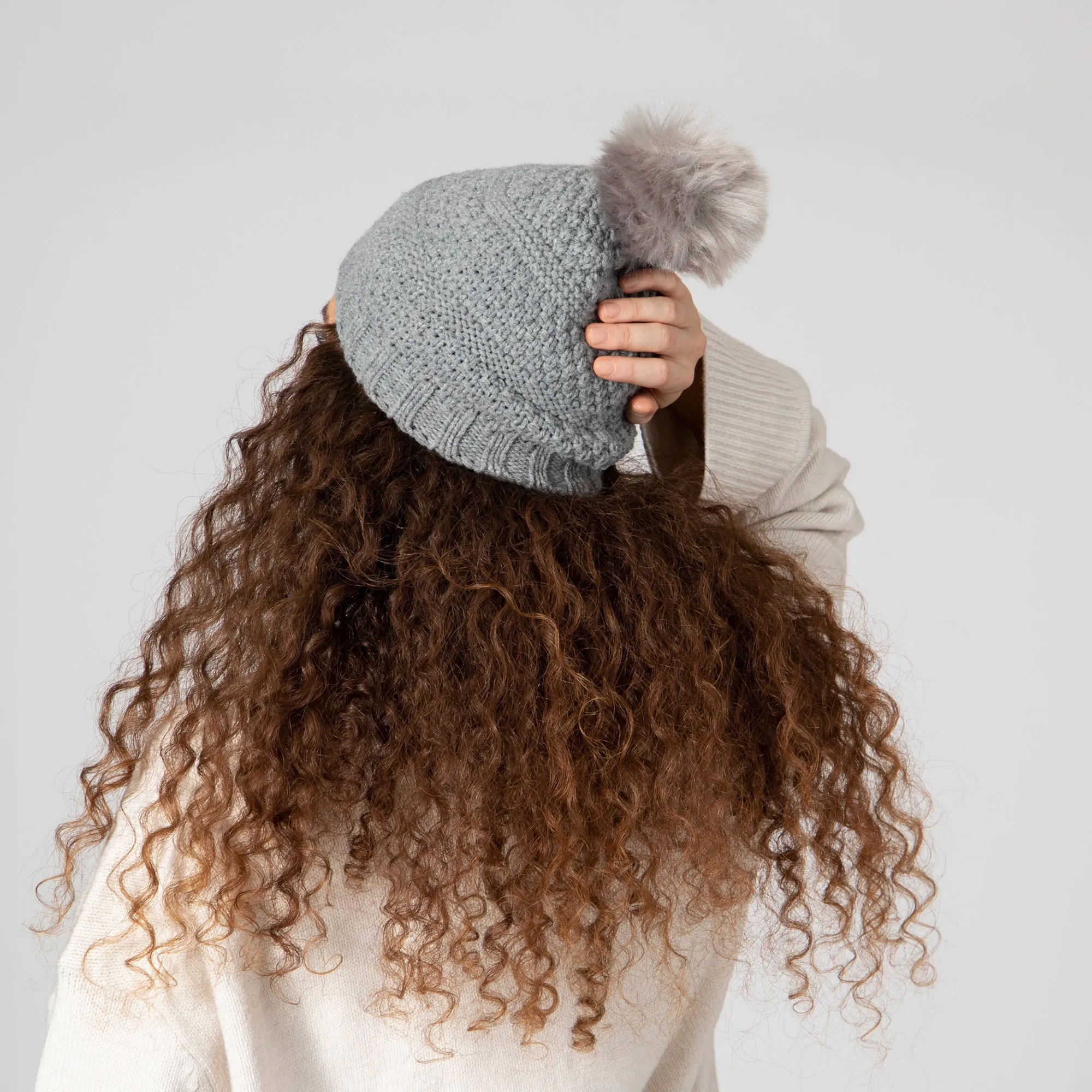 Women's Knit Beanie w/Faux Fur Pom