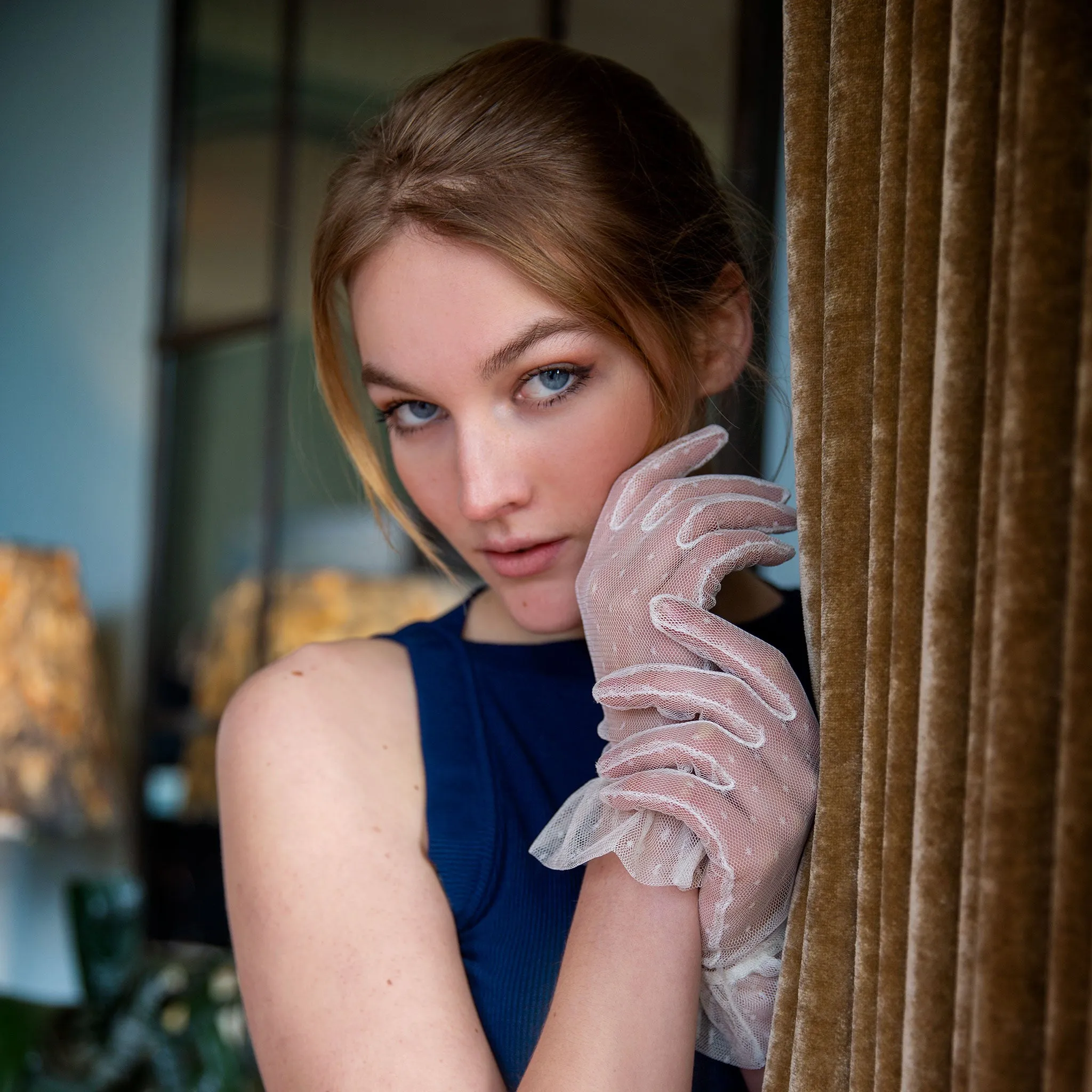 Women’s Tulle Gloves with Frilled Cuff